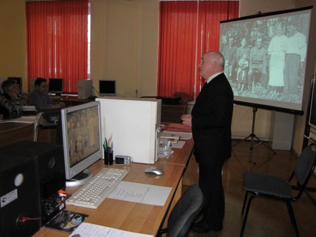 "Перелистывая фотоальбом"